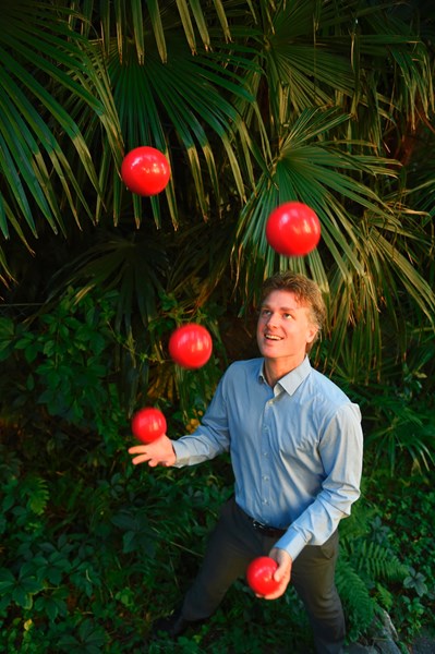 Sein Kopf ist auf Hochleistung trainiert: Dies kommt Dolmetscher Max Haverkamp auch beim jonglieren zugute