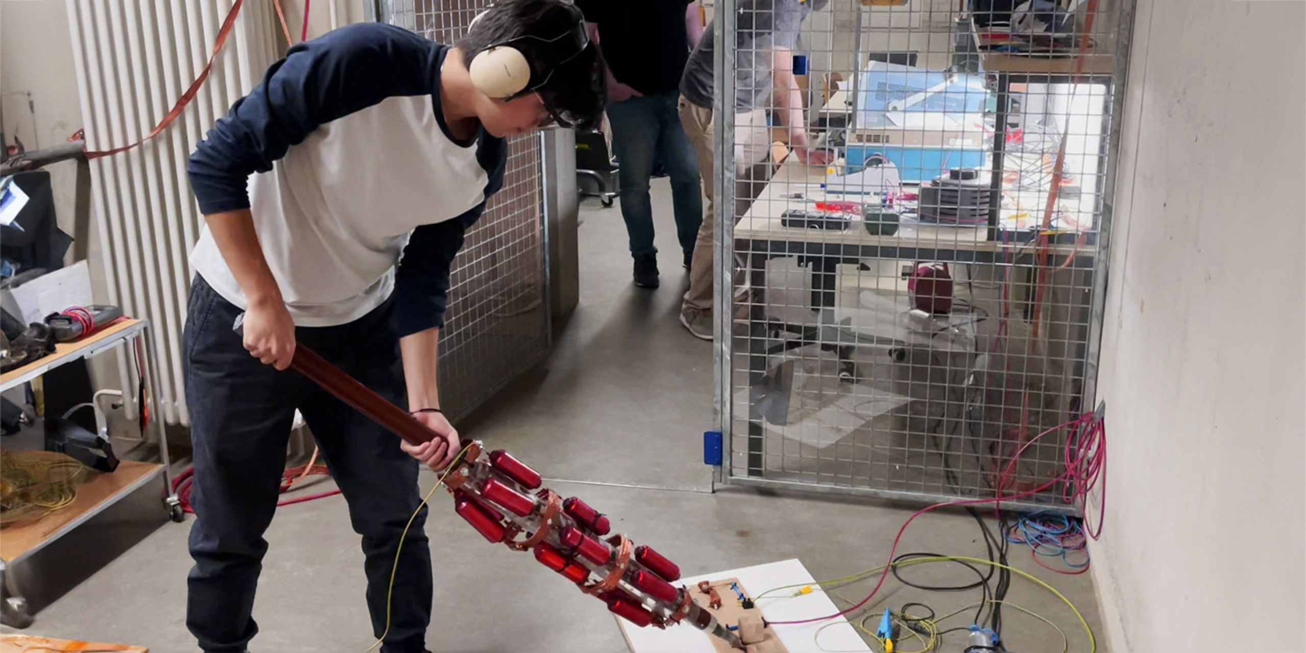 Tests im Labor für Hochspannung und EMV in Burgdorf.