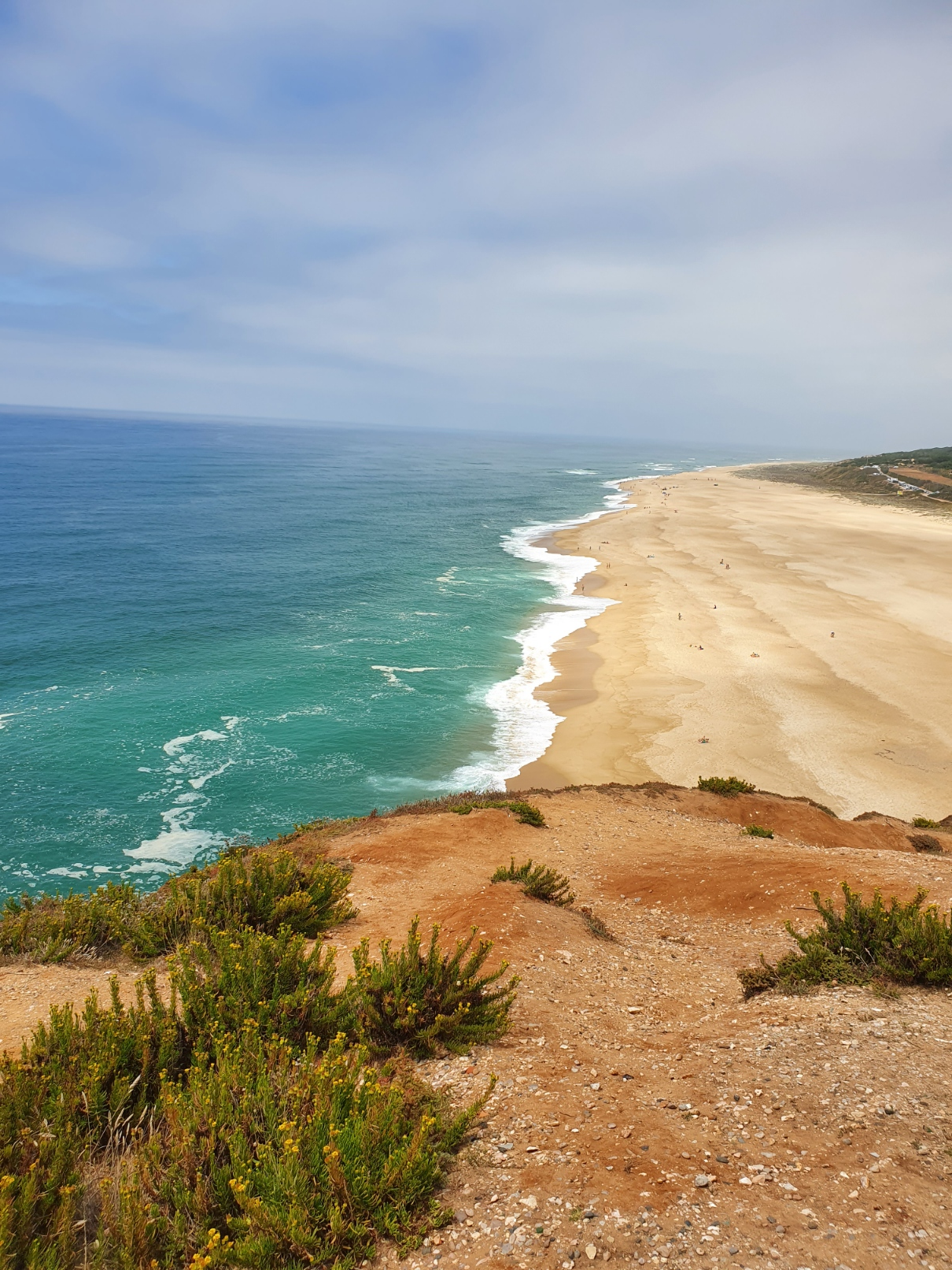 Noah: Portugal, Strand in Nazare. Mit Freunden 3 Wochen Roadtrip