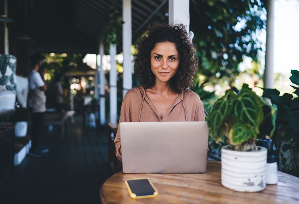 Remote Work - Träumst du auch von der grossen, weiten Welt? Die 3 wichtigsten Tipps, um von überall aus arbeiten zu können Remote Work - Träumst du auch von der grossen, weiten Welt? Die 3 wichtigsten Tipps, um von überall aus arbeiten zu können
