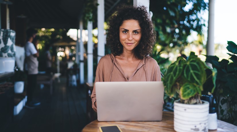 Remote Work - Träumst du auch von der grossen, weiten Welt? Die 3 wichtigsten Tipps, um von überall aus arbeiten zu können Remote Work - Träumst du auch von der grossen, weiten Welt? Die 3 wichtigsten Tipps, um von überall aus arbeiten zu können