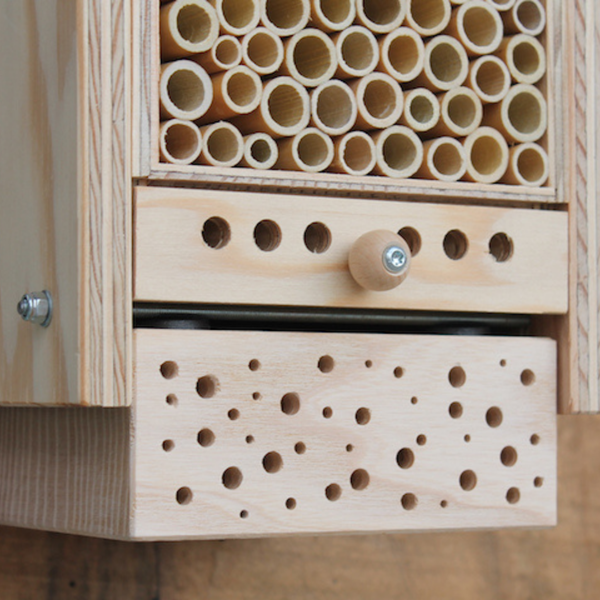 Beesummer: Der Nistblock für die vielen im Sommer aktiven Wildbienenarten.