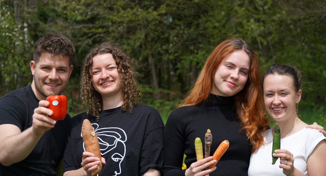 Das Edelgläsli-Team: Fabian Frésard, Selina Tschopp, Anaïs Aeschbacher und Julia Zaugg (v.l.n.r.). Bild: zvg