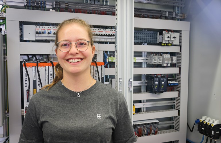 Julia Rohrbacher, 4. Lehrjahr als Automatikerin, Victorinox: «Meine Lehre bei Victorinox ist vielseitig, abwechslungsreich und anspruchsvoll.»