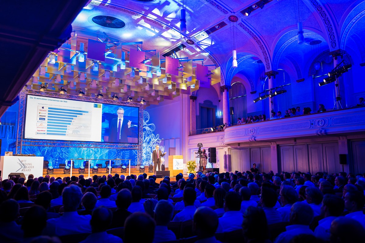 650 Gästen aus Wirtschaft, Politik und Wissenschaft versammelten sich in der Tonhalle St.Gallen zum WTT YOUNG LEADER AWARD 2019. Im Bild: Startup-Investor und Serienunternehmer Andreas Göldi bei seinem Award-Referat.