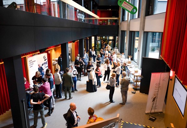 Drei zukunftsweisende Projekte für mehr Lebensqualität im Alter erhalten den Age Innovation Prize 2025 Drei zukunftsweisende Projekte für mehr Lebensqualität im Alter erhalten den Age Innovation Prize 2025