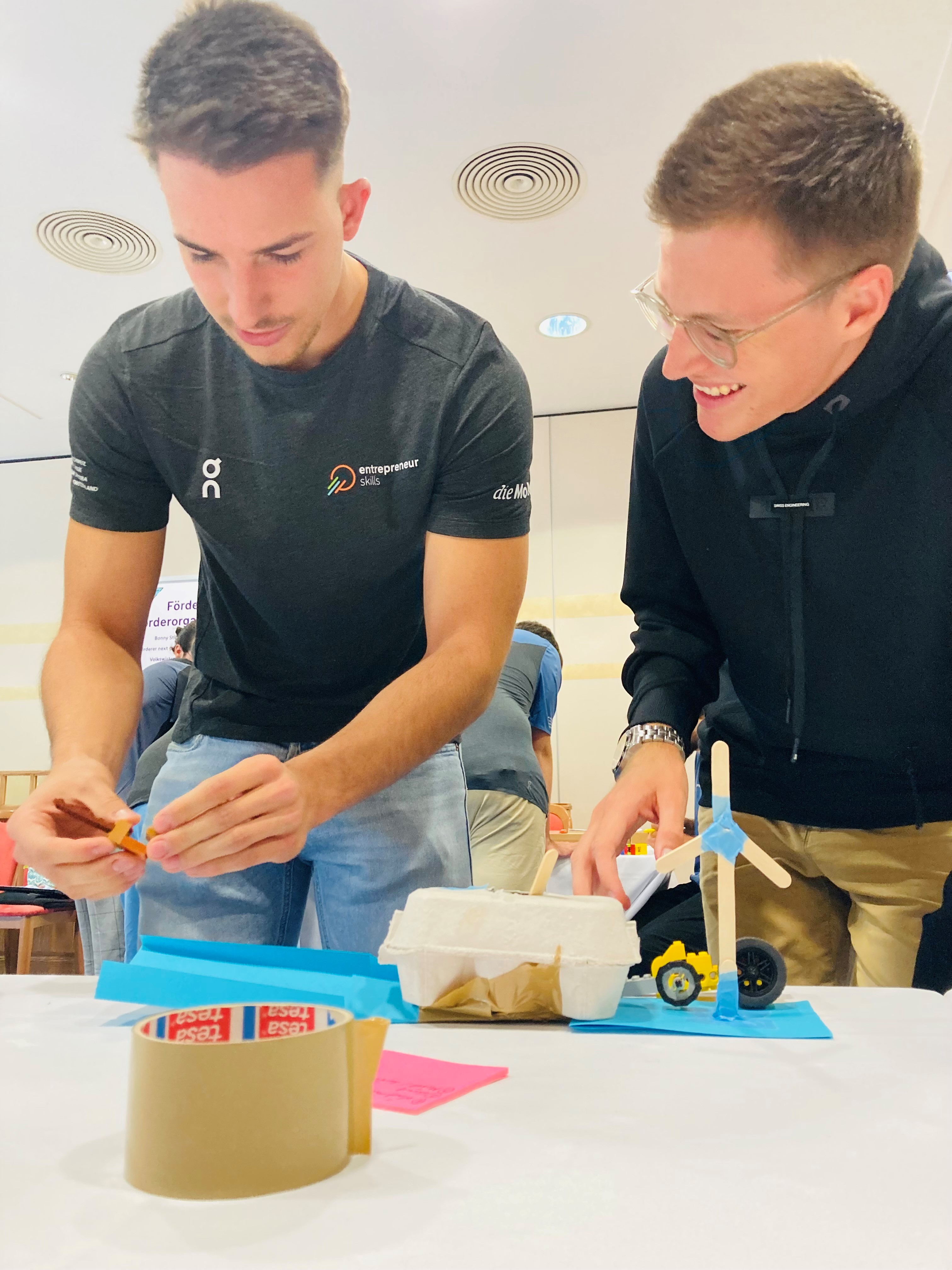 Angelo und Luca visualisieren ihre Idee