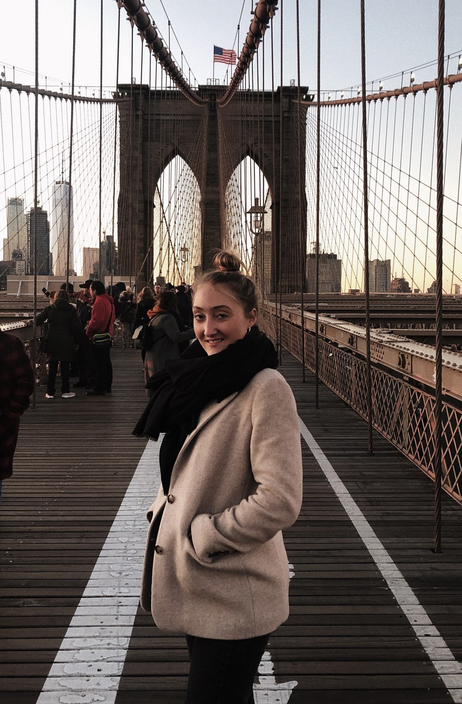 Annina liebt die Abwechslung und die Zusammenarbeit mit den unterschiedlichen Menschen bei FH SCHWEIZ sehr. Als Ausgleich zum Studium und der Arbeit treibt Annina Sport, kocht gerne für sich, Familie und Freunde und liebt es, die Welt zu erkunden.