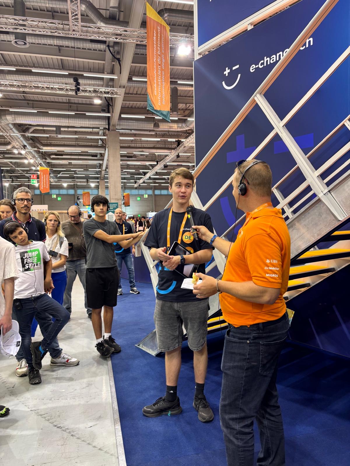 Pierre-André Brechbühl im Gespräch mit einem Berufsvertreter