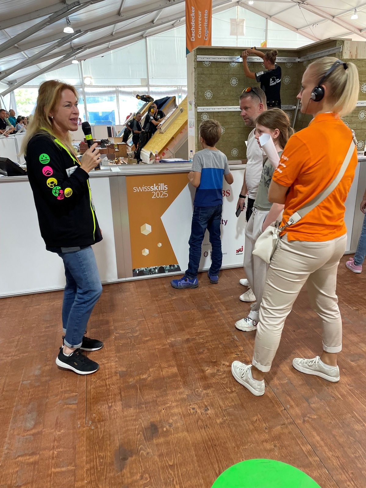 Kristina Delitte am Stand der Berufe "Gebäudehülle"