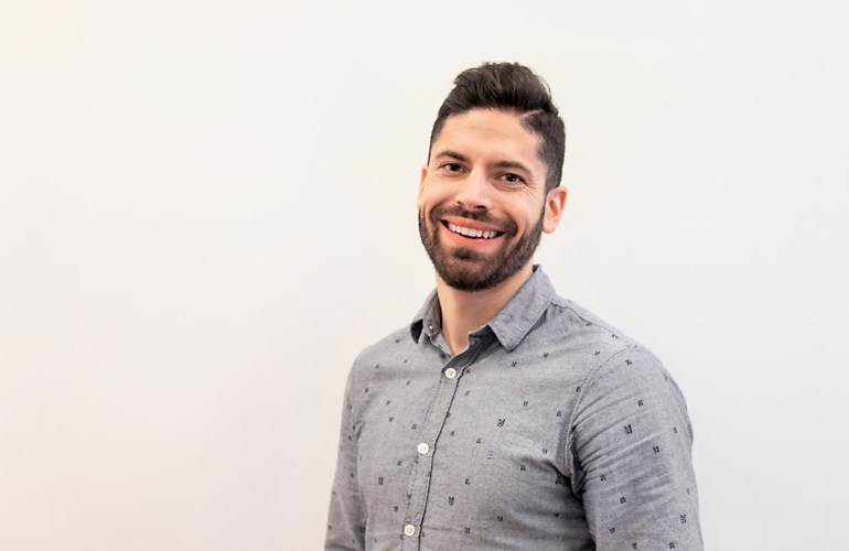 Nahuel Allou, Trainee IT-Projektleiter, Suva: «Dank der Teilzeitanstellung bei der Suva kann ich Arbeitserfahrung sammeln und nebenbei mein eigenes Start-up aufbauen.»