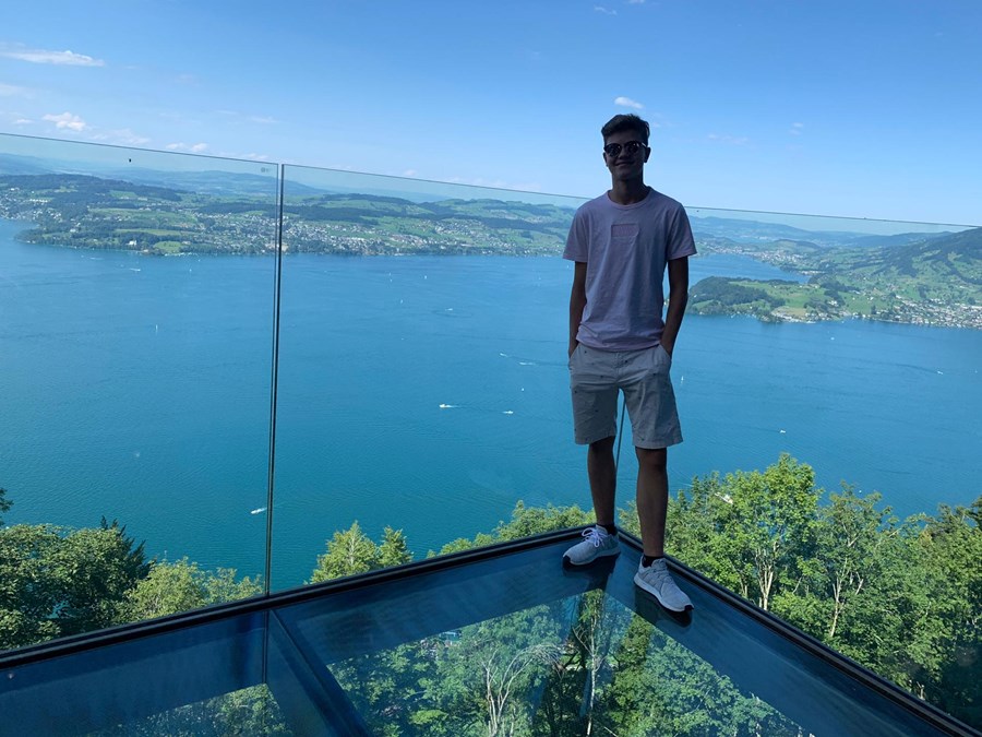 Dinel mag es sehr, im Team zu arbeiten und liebt es, immer wieder Neues und Spannendes dazu zu lernen. Privat spielt Dinel gerne Basketball oder Strategiespiele, verbringt aber auch oft Zeit mit Familie und Freunden.