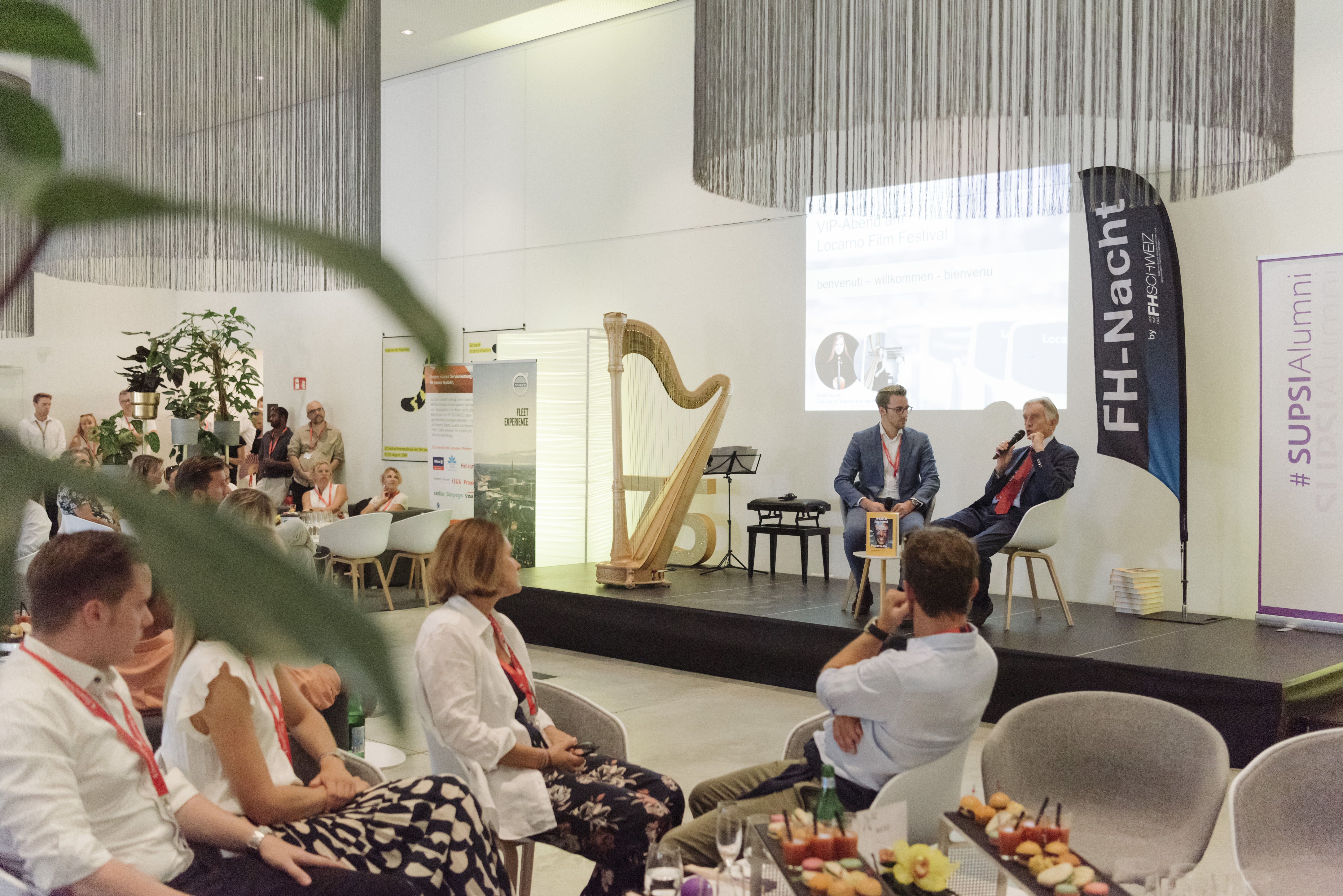 anschliessend beginnt das Rahmenprogramm im PalaCinema