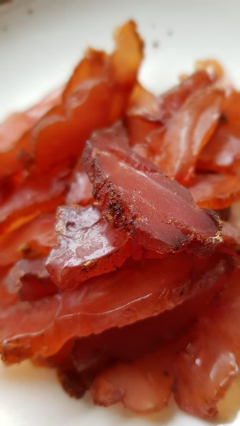 Das getrocknete Trutenfleisch ist durch die einzigartige Rezeptur ein Gaumenschmaus und das ohne Konservierungs- oder Zusatzstoffe.