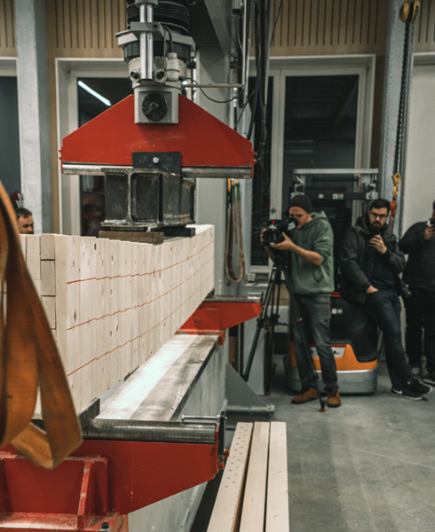 Bauen ohne Leim und Stahl? Das funk­tio­niert.