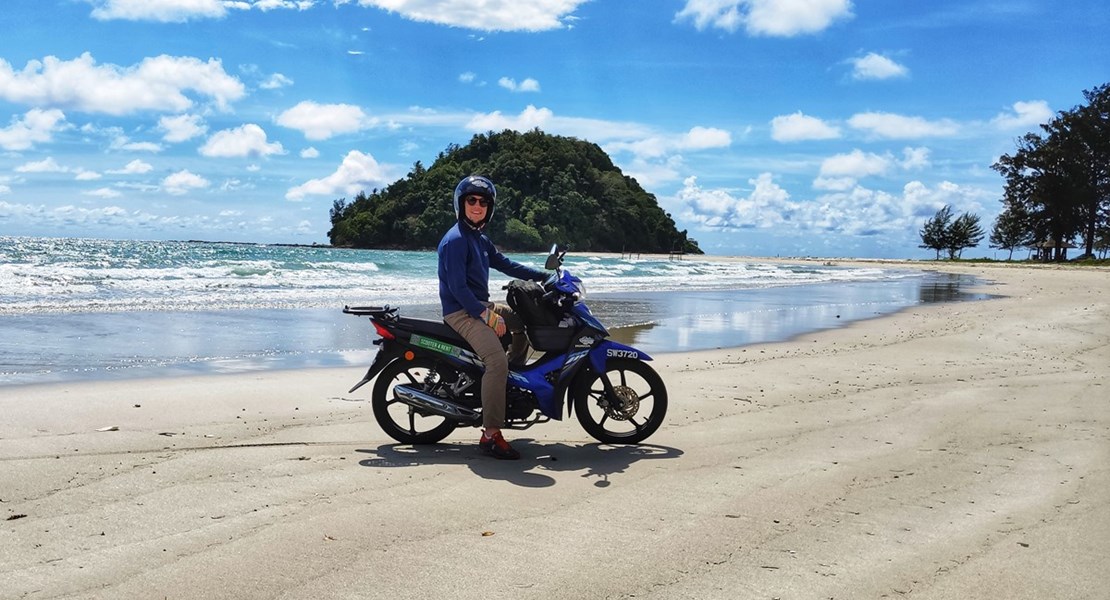 Auch an den Strand gelangt man einfach auf dem Zweirad. Auch an den Strand gelangt man einfach auf dem Zweirad.