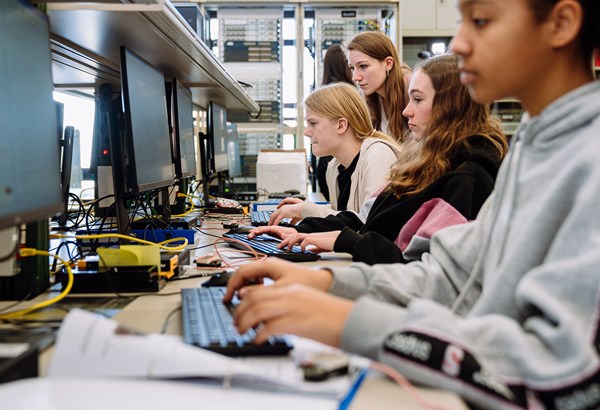 Frauen können Informatik Frauen können Informatik