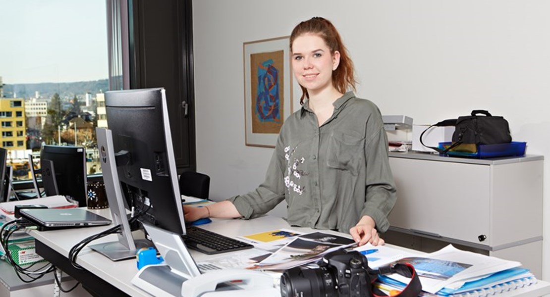 Natascha Haller, 3. Lehrjahr Mediamatikerin, Stadt Zürich«Mediamatikerin sehe ich als abwechslungsreicher Beruf mit viel Zukunft und ich kann mein Hobby zum Beruf machen. » Natascha Haller, 3. Lehrjahr Mediamatikerin, Stadt Zürich«Mediamatikerin sehe ich als abwechslungsreicher Beruf mit viel Zukunft und ich kann mein Hobby zum Beruf machen. »
