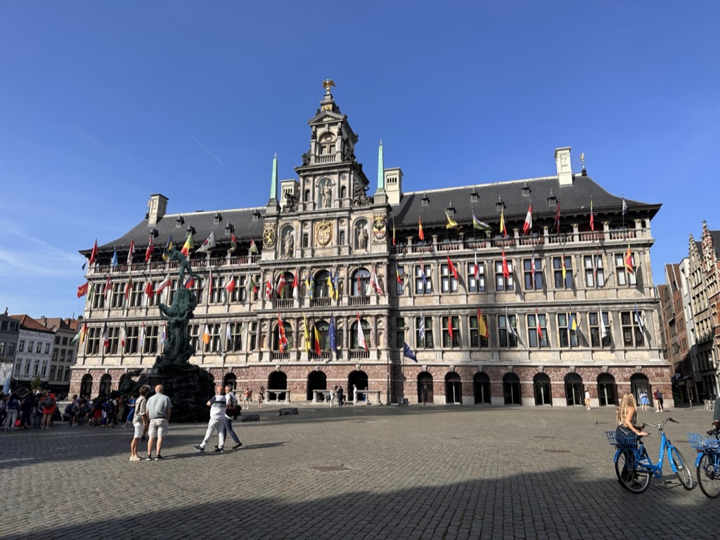 Rathaus Antwerpen - Nadja Bolliger