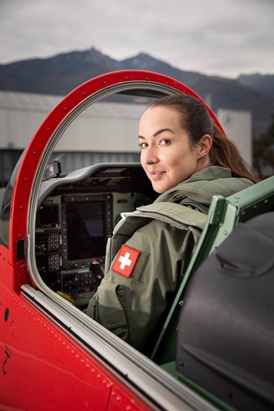 In Locarno bildet Fanny Chollet derzeit jüngere Piloten auf der Trainingsmaschine PC-7 aus.