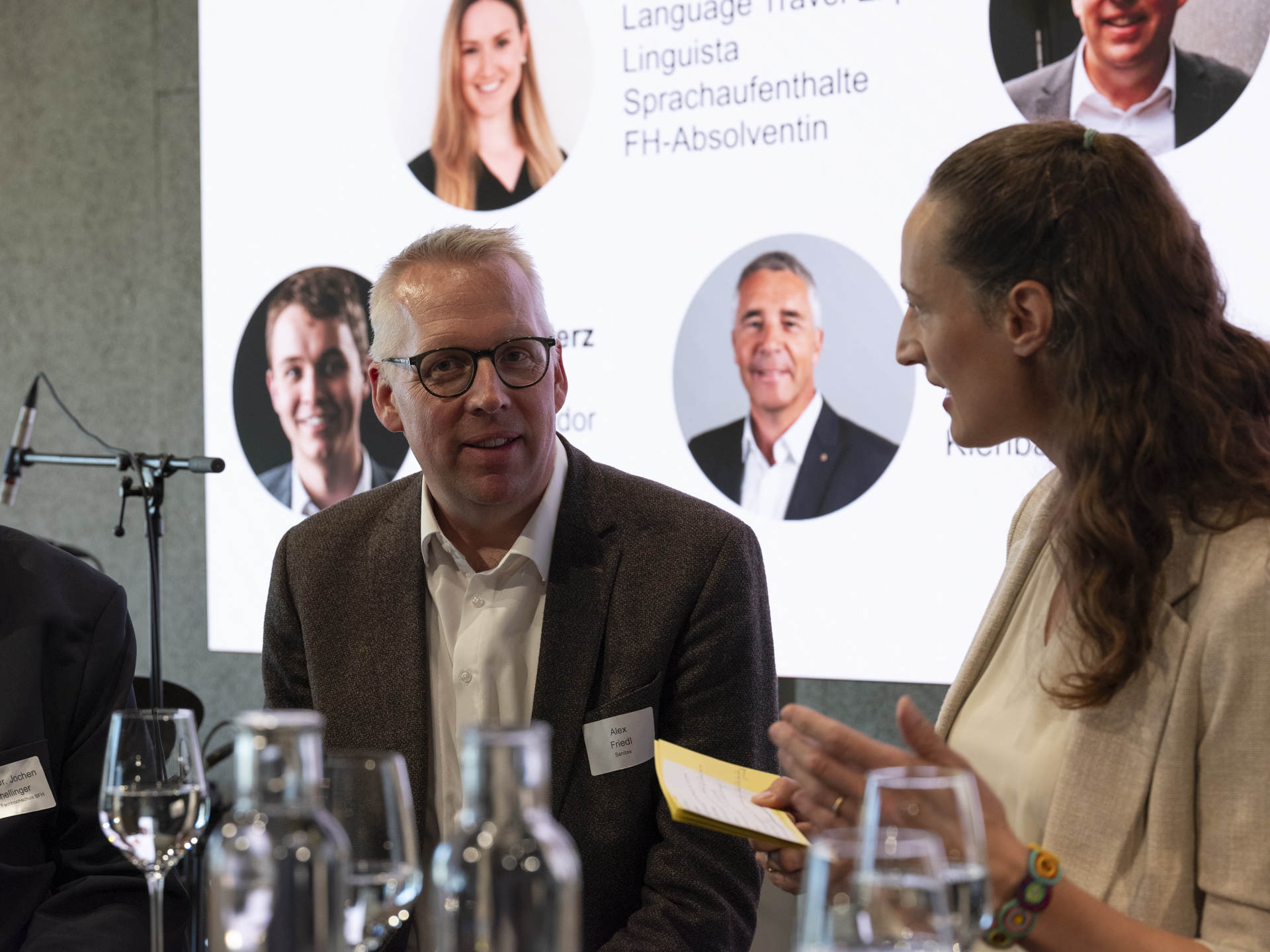 Alex Friedl (Leiter Leistungen, Partnering & Public Affairs Sanitas) & Sabine Östlund (Moderation)