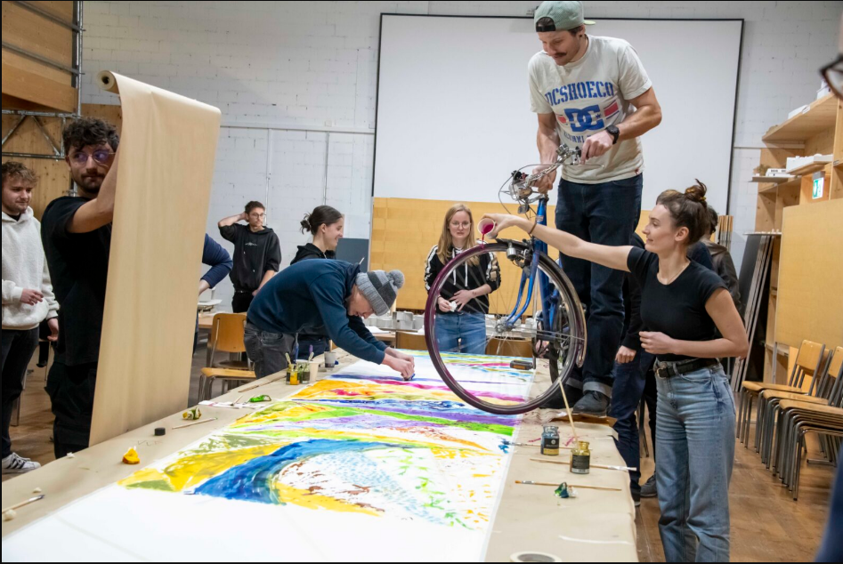 FHGR - Ein 10 Meter langes Bild ent­steht