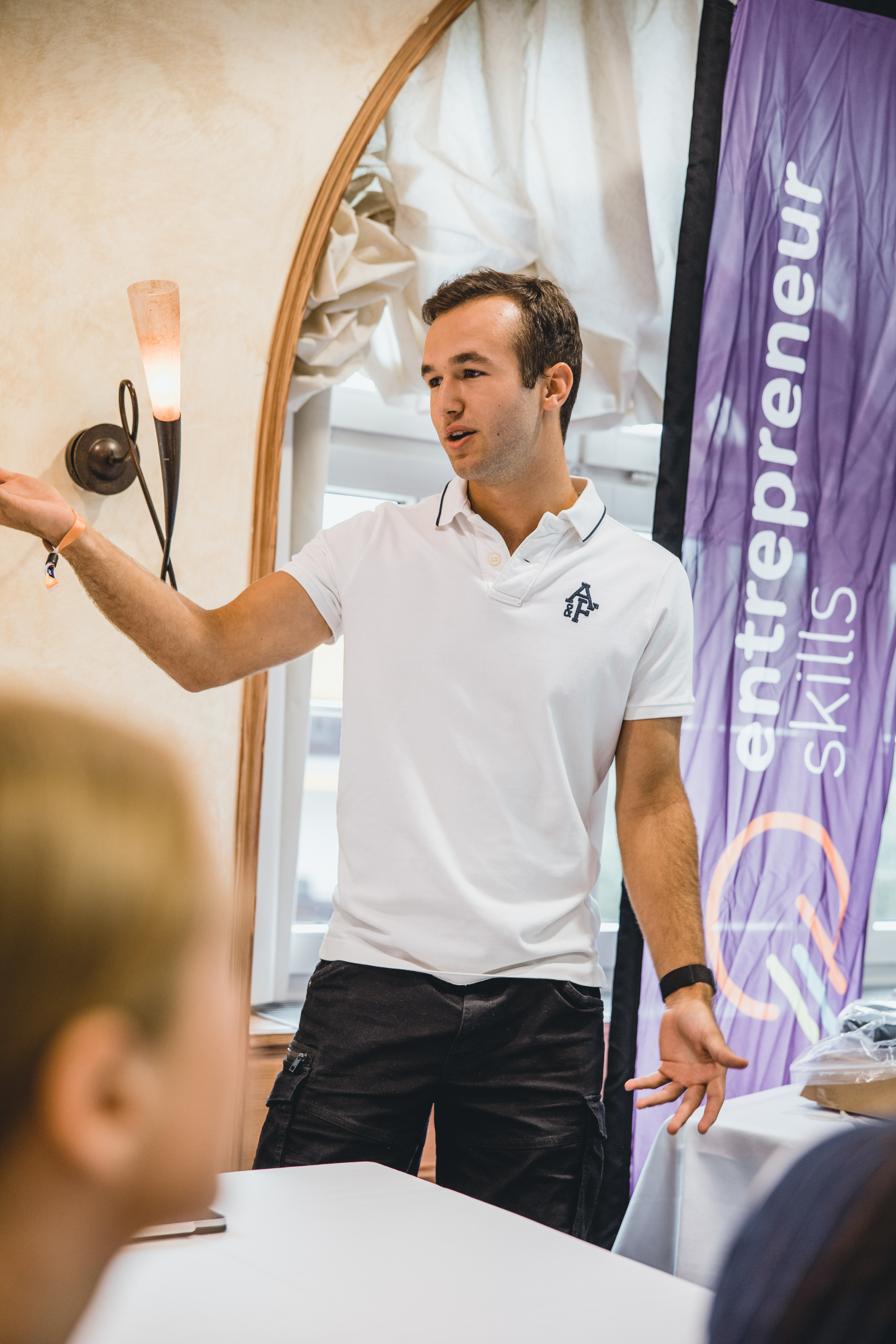 Noah präsentiert seine Idee