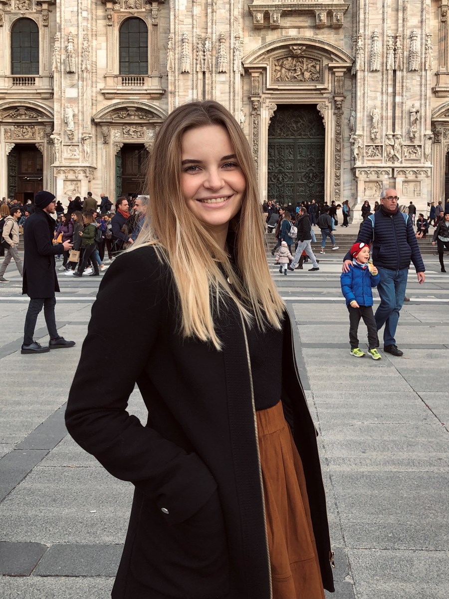 Valentina weiss bei FH SCHWEIZ über viele Abläufe Bescheid und unterstützt gerne, wo sie kann. Privat zieht Valentina einen gemütlichen Spielabend mit Freunden und einer guten Stange Bier dem Zürcher Nachtleben vor.