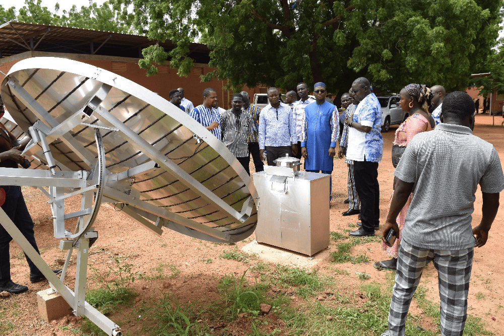 Besucher:innen des Spitals können rund um das Spital Solarküchen nutzen