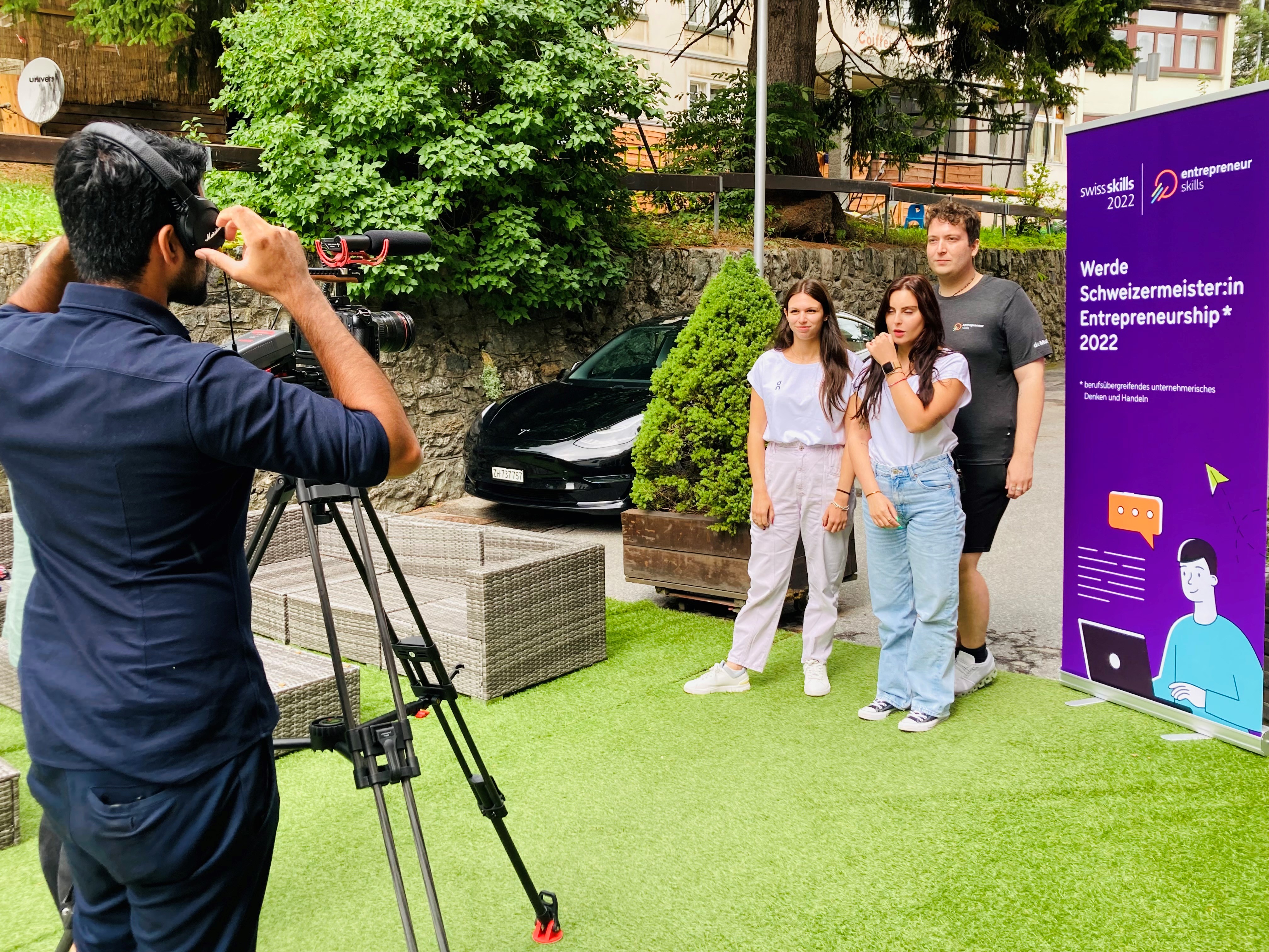 Das Team aus dem Tessin, gibt ein Statement vor Kamera