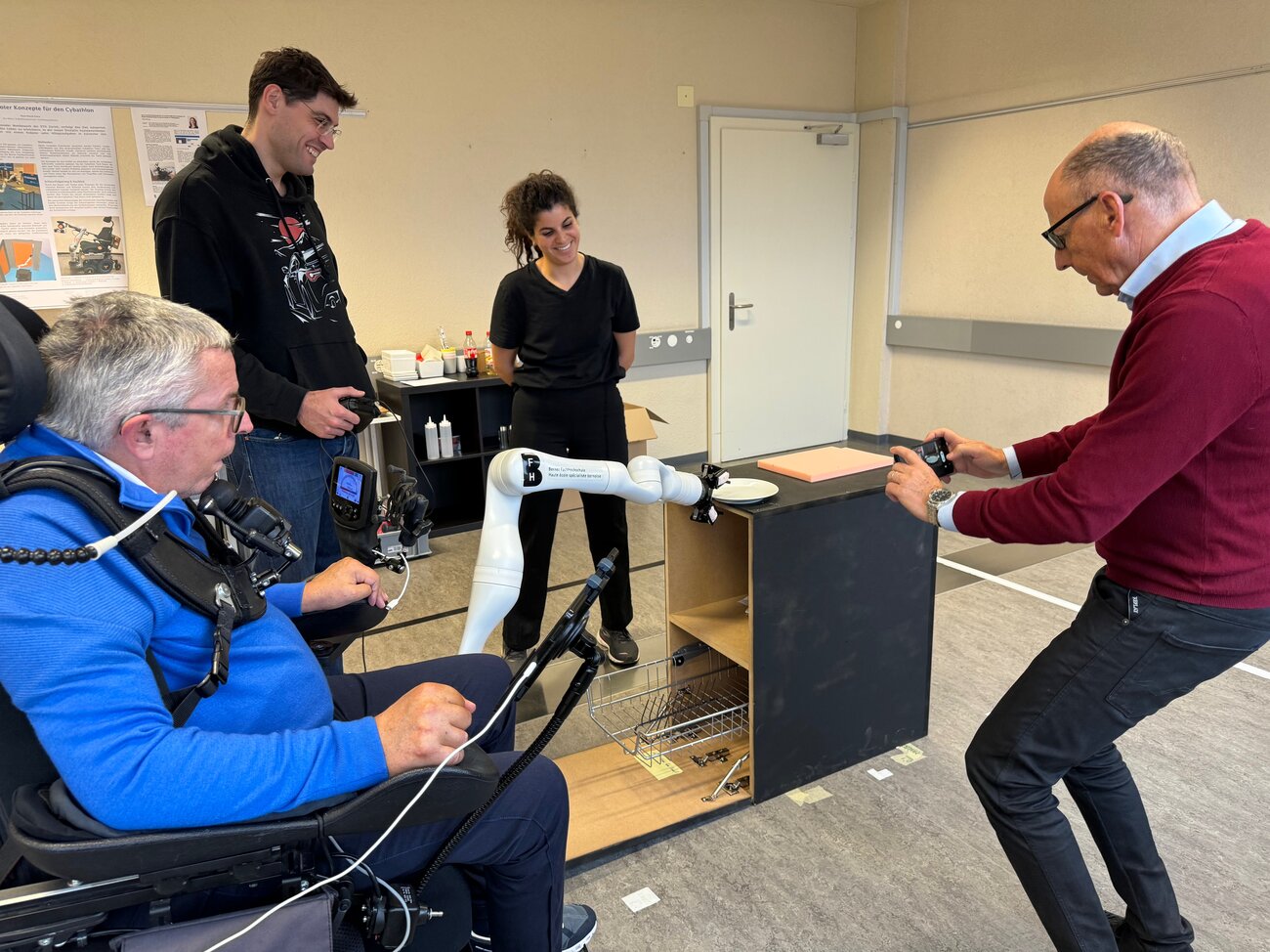 Das Roboterarmsystem von Team  BFH-FAIR der Berner Fachhochschule in Action