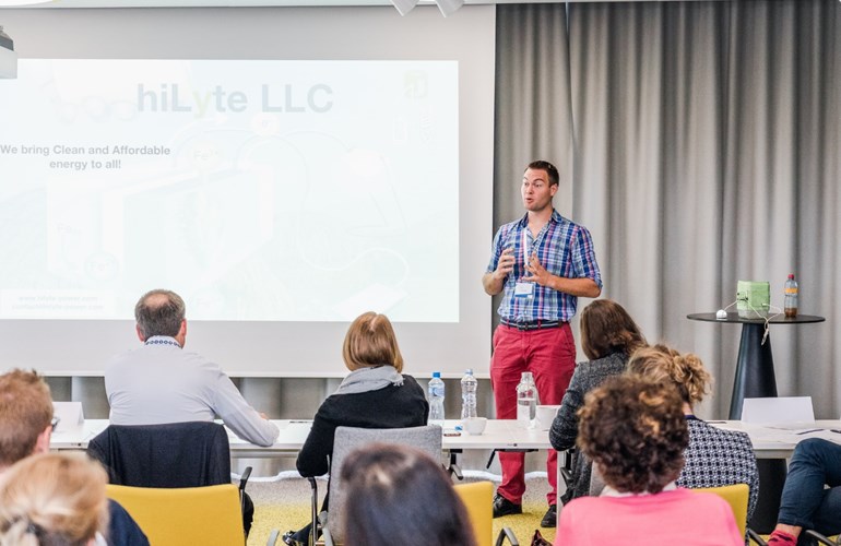 Briac Barthes von hiLyte bei seinem Pitch am letztjährigen National Final in Basel (Fotos: Raphaël Leibundgut, rlug.ch).